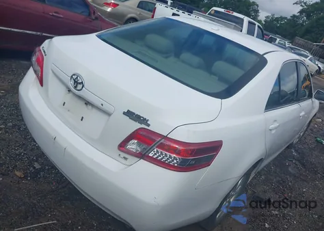 2011 Toyota Camry Base z USA, uszkodzony, nr VIN 4T1BF3EK0BU762531